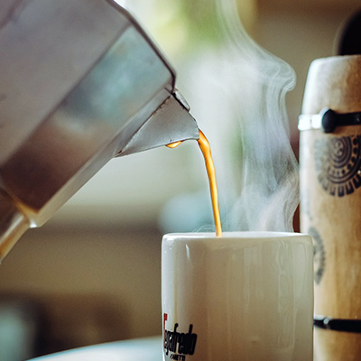 طرز تهیه قهوه اسپرسو با شیر جوش